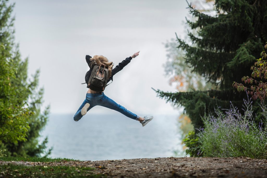 Synonym für Frau die nach Selbsttest glücklich wurde